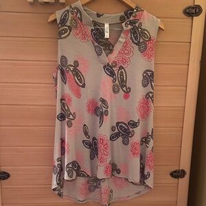 Women's Sleeveless V-Neck Paisley Print Camisole - Gray with Pink & Black